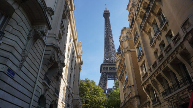 photo-paris-eiffel-cabinet-huissier-legathuiss